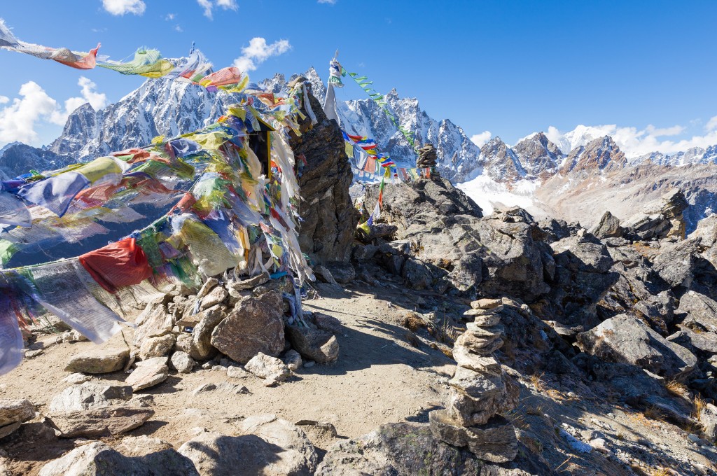 https://admin.yetihikes.com/media/Gokyo_ri_valley.jpg