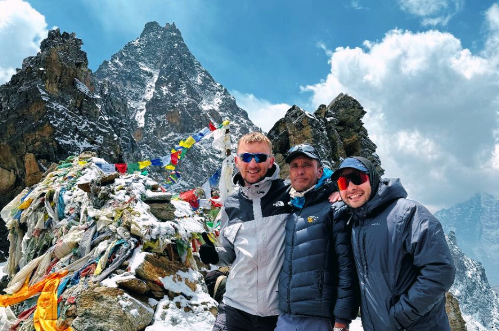 https://admin.yetihikes.com/media/Gokyo_ri_valley_trekking_qaFxopW.jpg