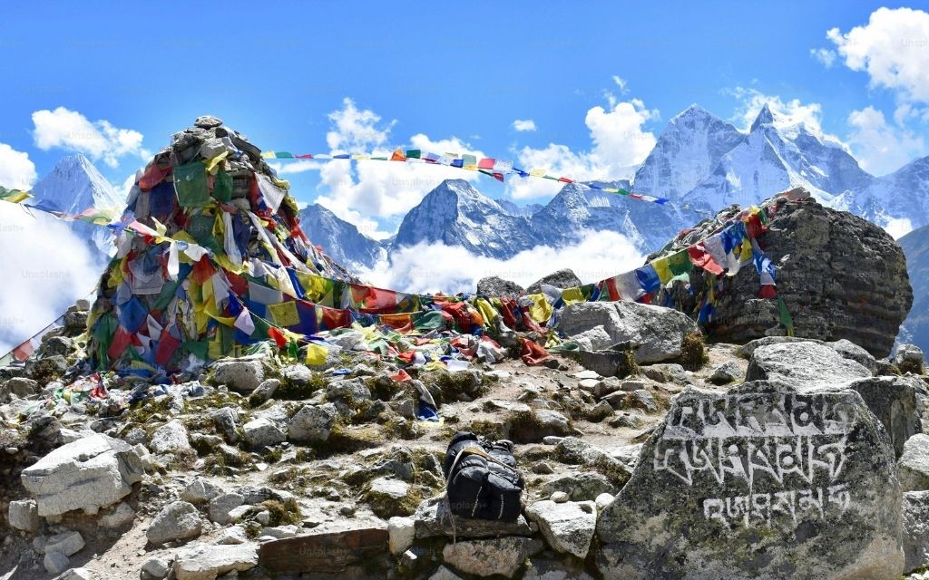 https://admin.yetihikes.com/media/everest_base_camp_view.jpg