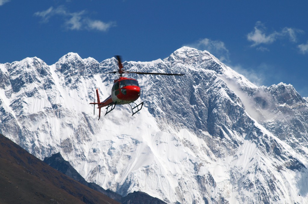 https://admin.yetihikes.com/media/heli_ride_to_everest.jpg