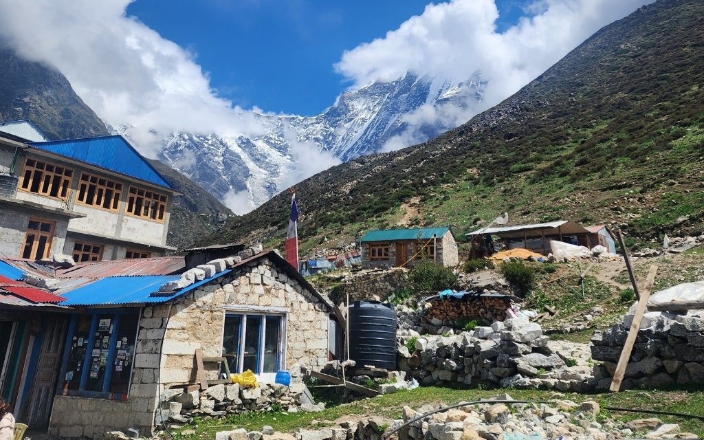 https://admin.yetihikes.com/media/langtang_valley_4.jpg