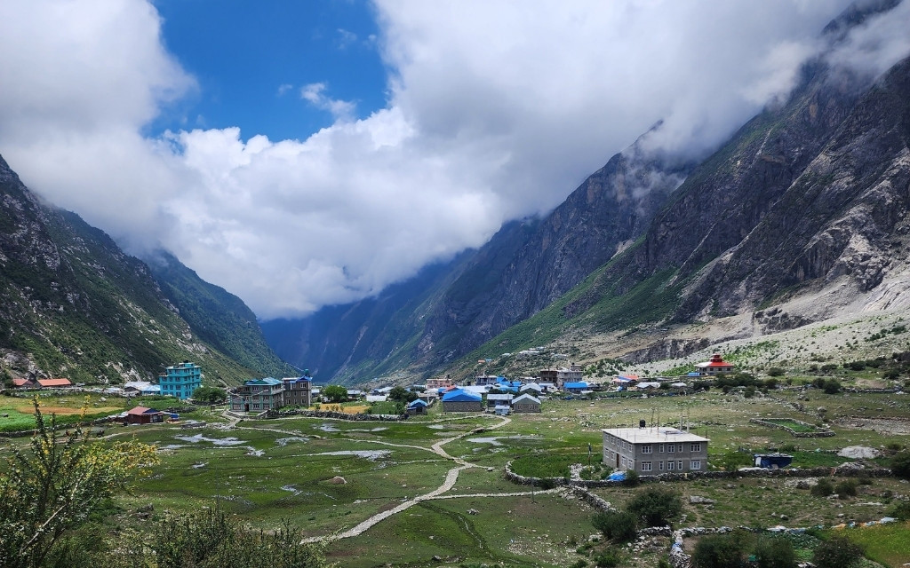 https://admin.yetihikes.com/media/langtang_valley_5.jpg