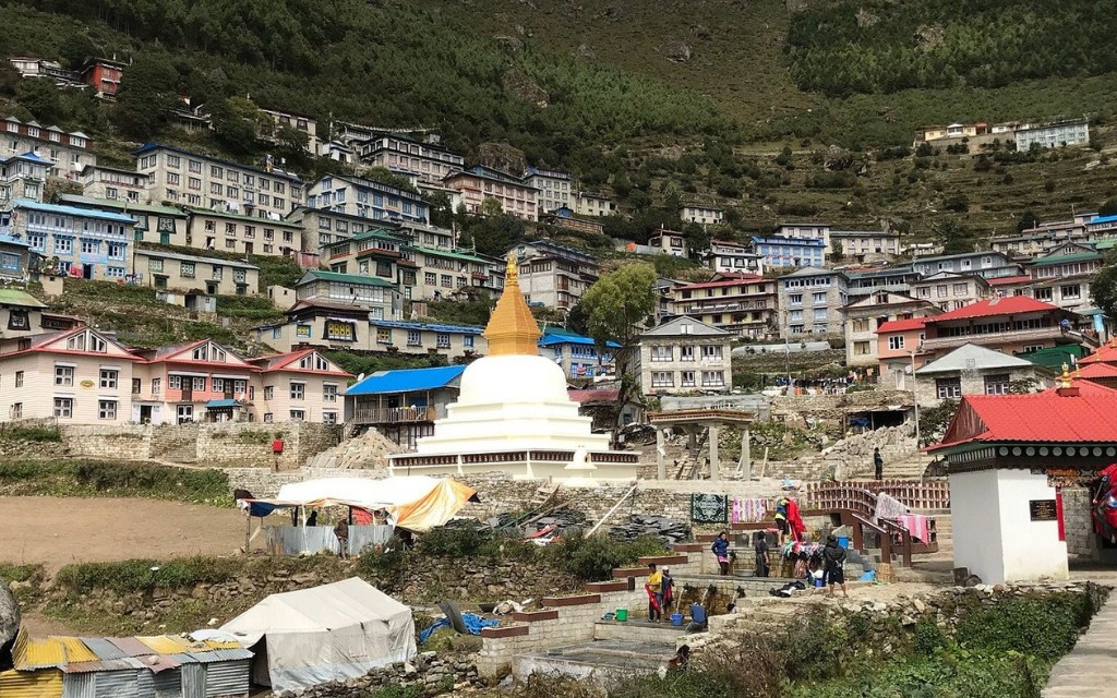 https://admin.yetihikes.com/media/namche_bazaar.jpg